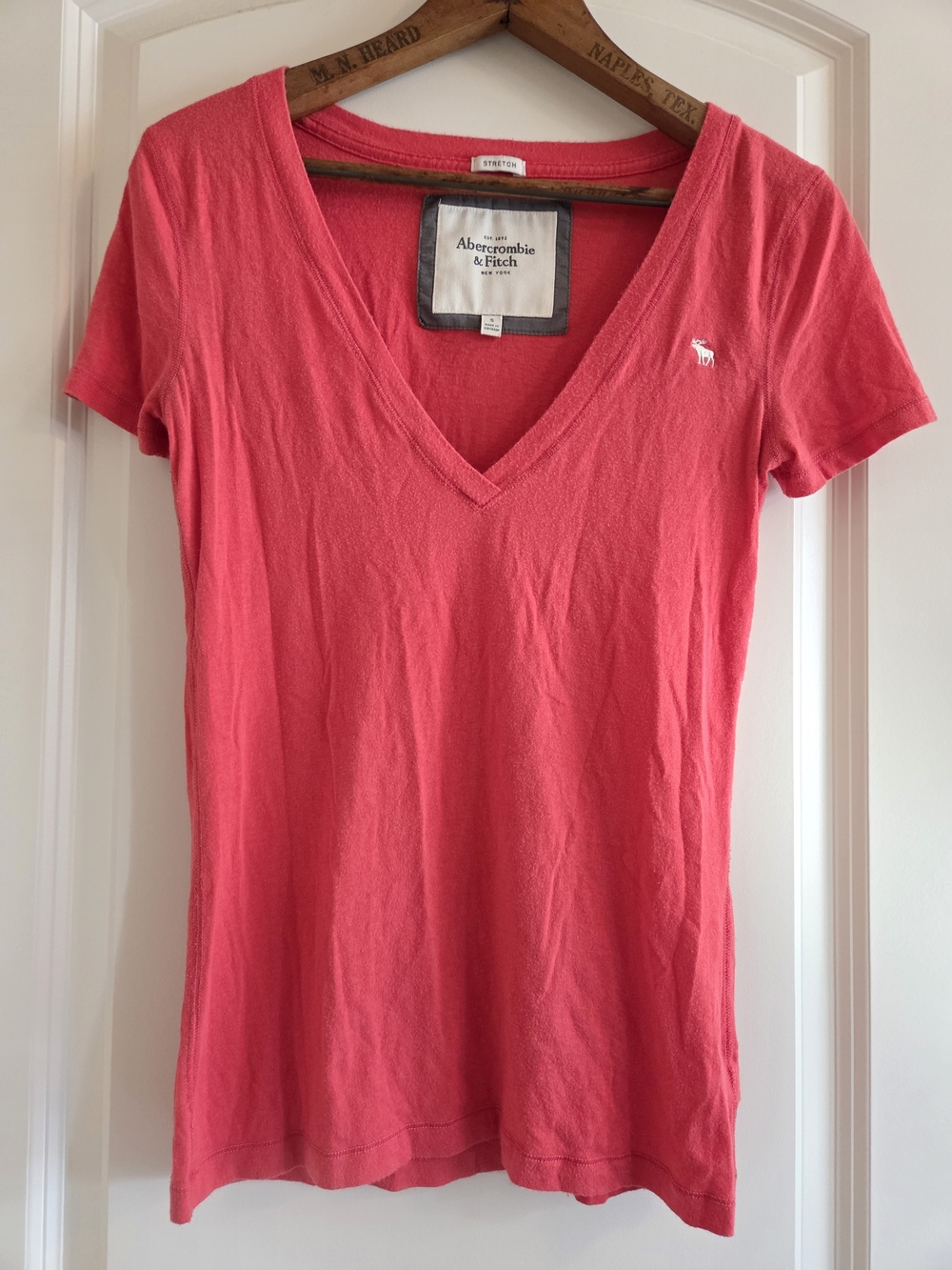 Vintage Y2K Abercrombie & Fitch Red V-Neck T-Shirt Moose Logo Small
